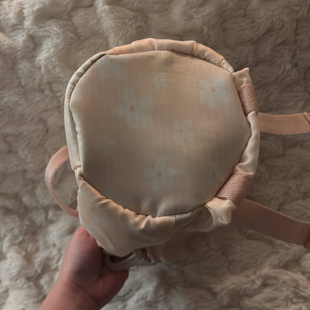 blogilates water bottle sling bag - Picture 4 of 5